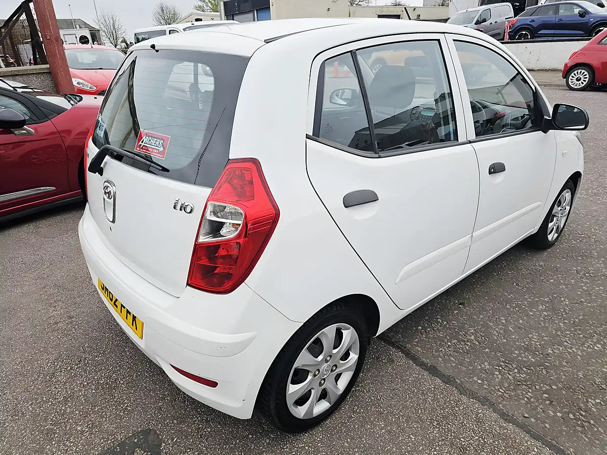 Used 2012 Hyundai i10 Classic White - Interior and Exterior details 5