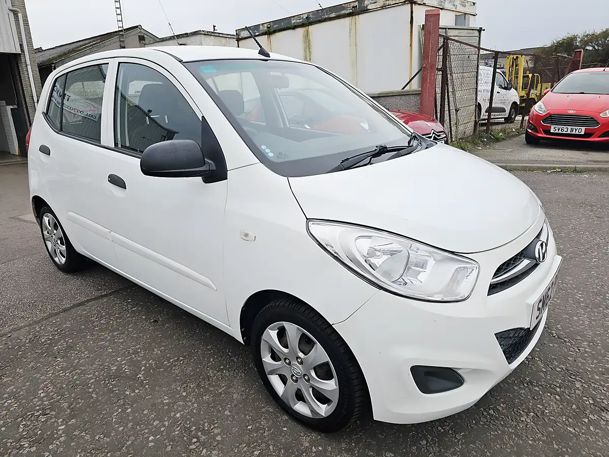 Used 2012 Hyundai i10 Classic White - Interior and Exterior details 6