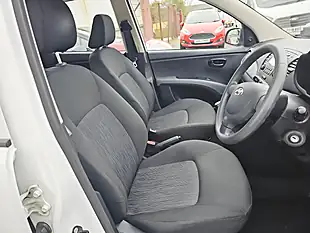 Used 2012 Hyundai i10 Classic White - Interior and Exterior details 9