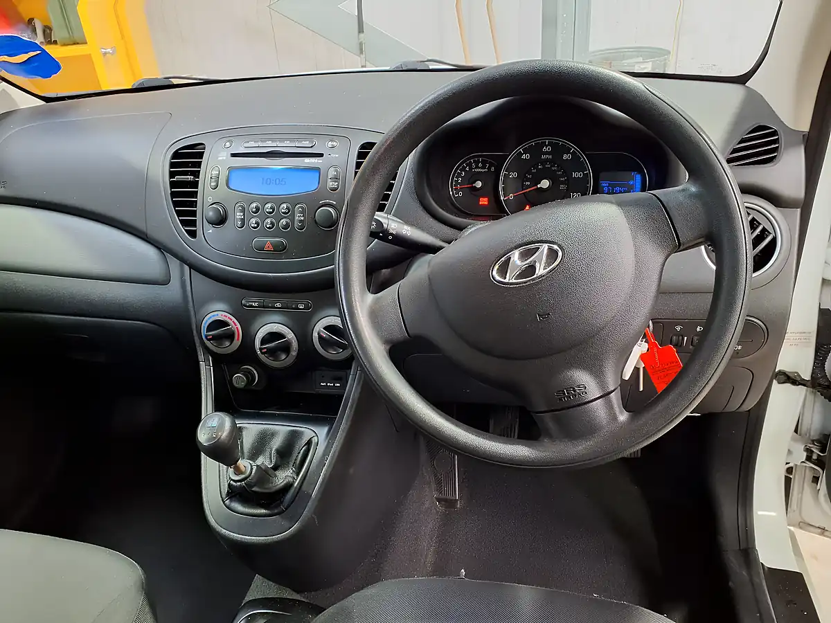 Used 2012 Hyundai I10 Classic White - Interior and Exterior details 5