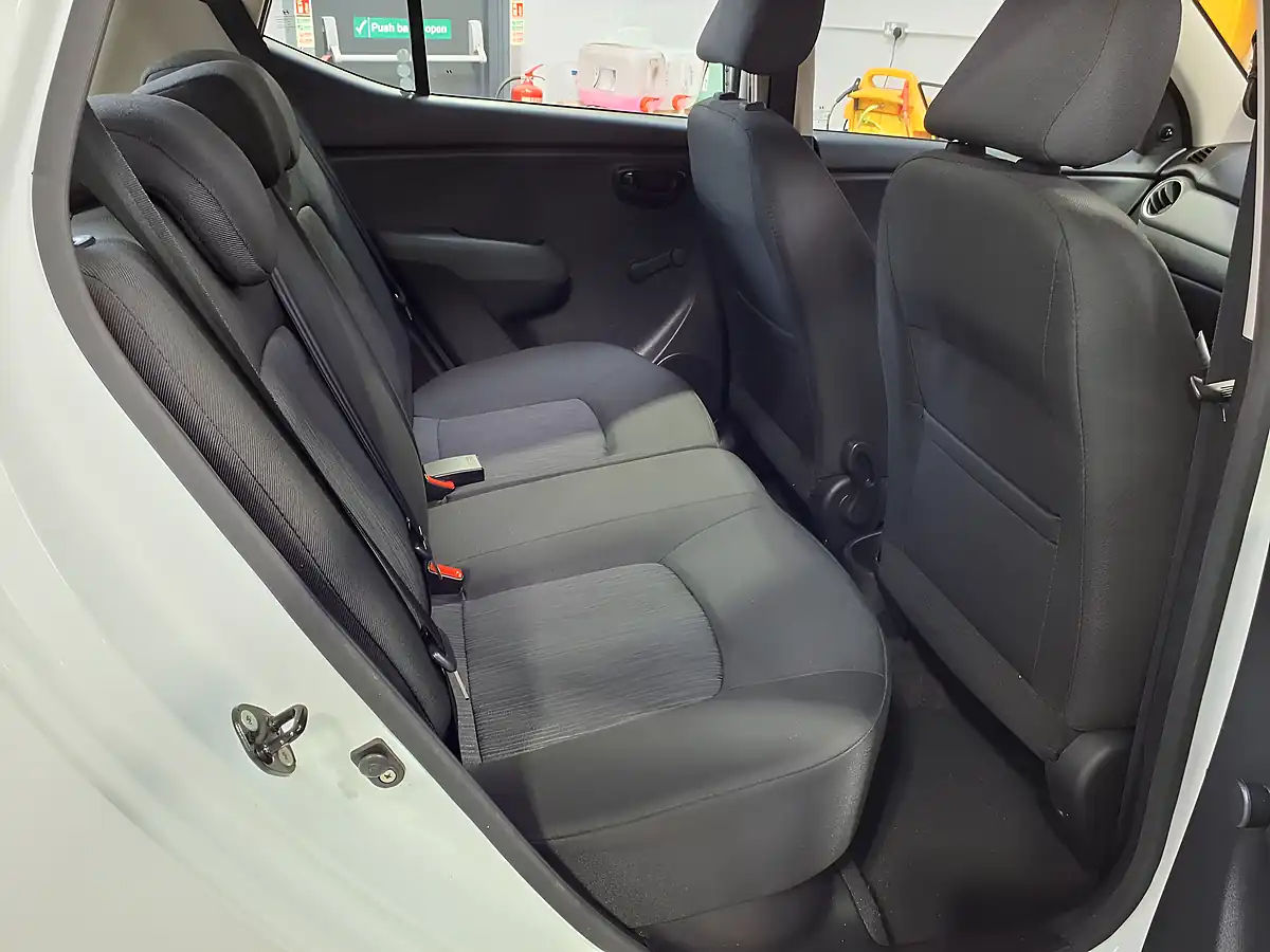 Used 2012 Hyundai I10 Classic White - Interior and Exterior details 6