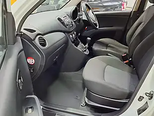 Used 2012 Hyundai I10 Classic White - Interior and Exterior details 7