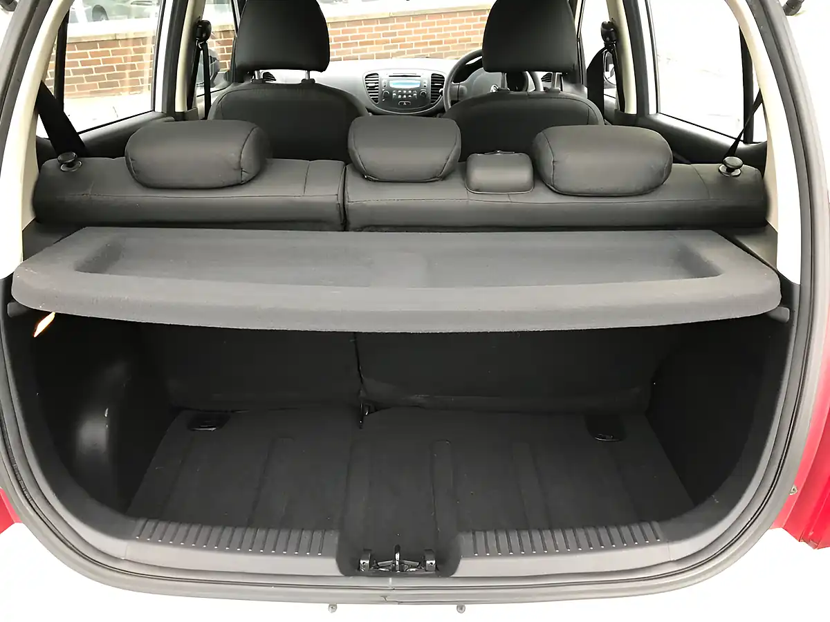 Used 2012 Hyundai I10 Classic White - Interior and Exterior details 10
