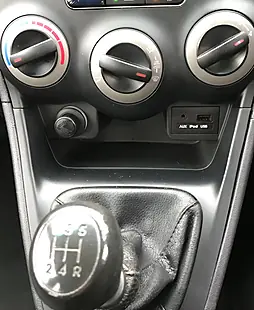 Used 2012 Hyundai I10 Classic White - Interior and Exterior details 12