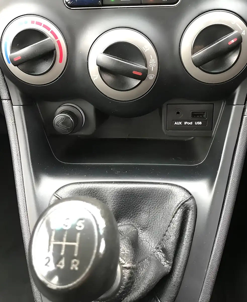 Used 2012 Hyundai I10 Classic White - Interior and Exterior details 12