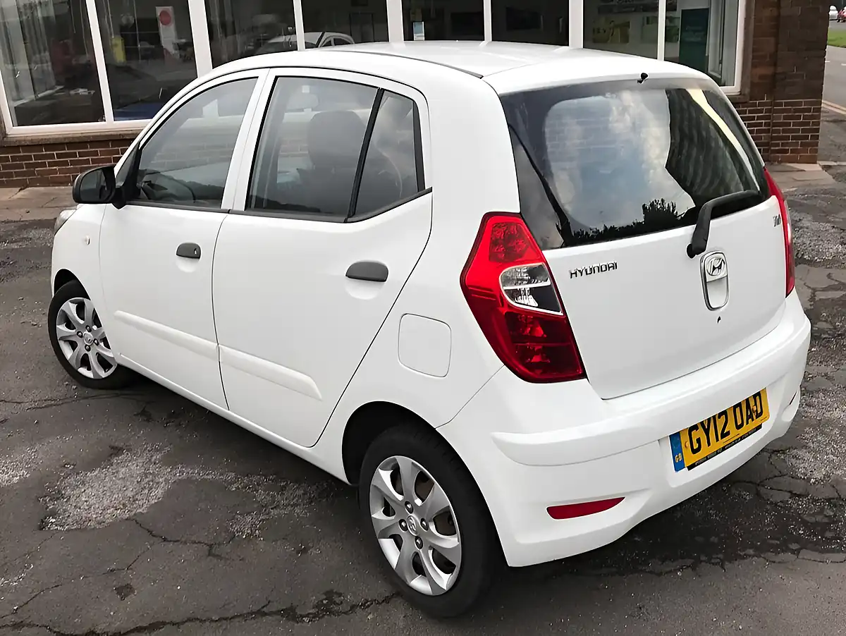 Used 2012 Hyundai I10 Classic White - Interior and Exterior details 16