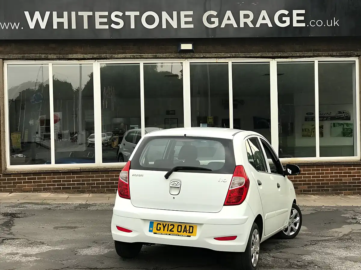 Used 2012 Hyundai I10 Classic White - Interior and Exterior details 17