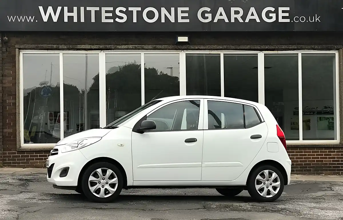 Used 2012 Hyundai I10 Classic White - Interior and Exterior details 4