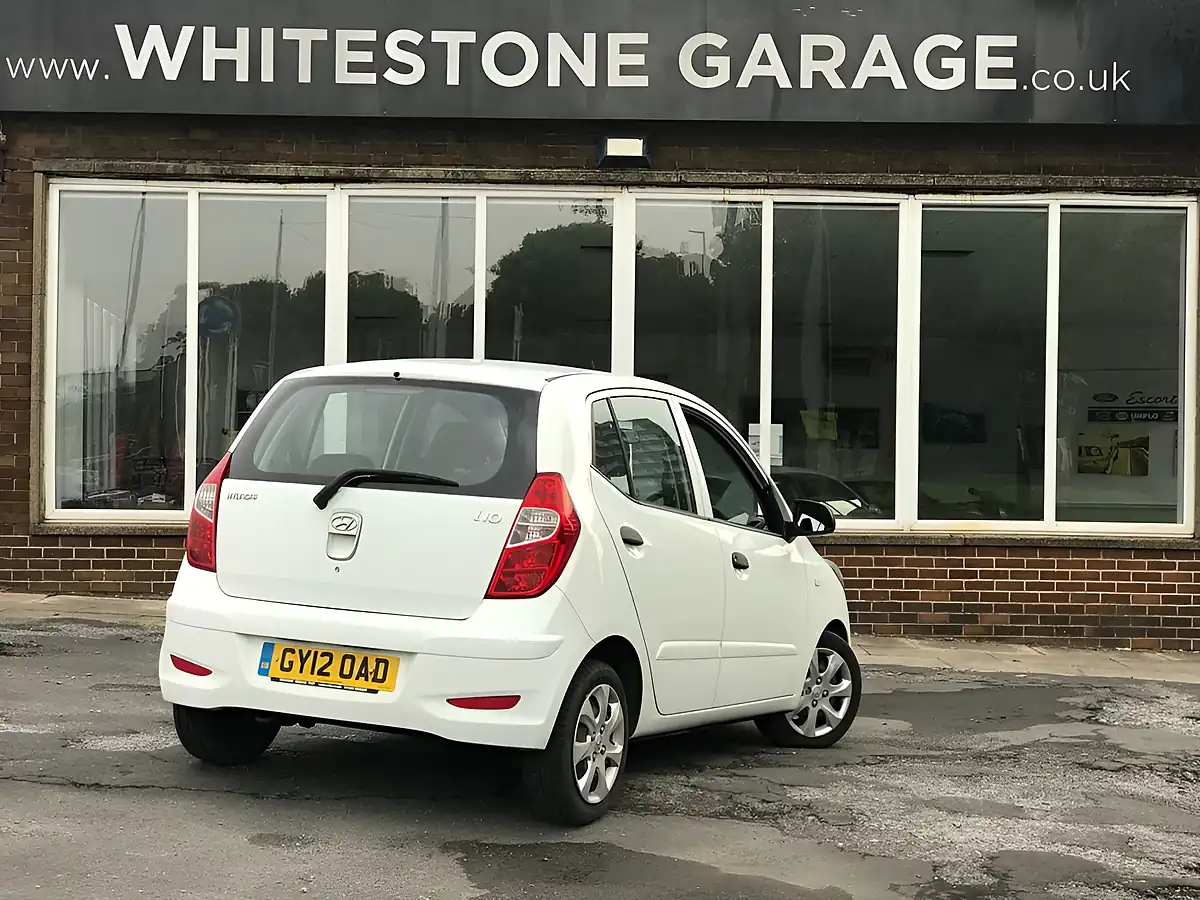 Used 2012 Hyundai I10 Classic White - Interior and Exterior details 5