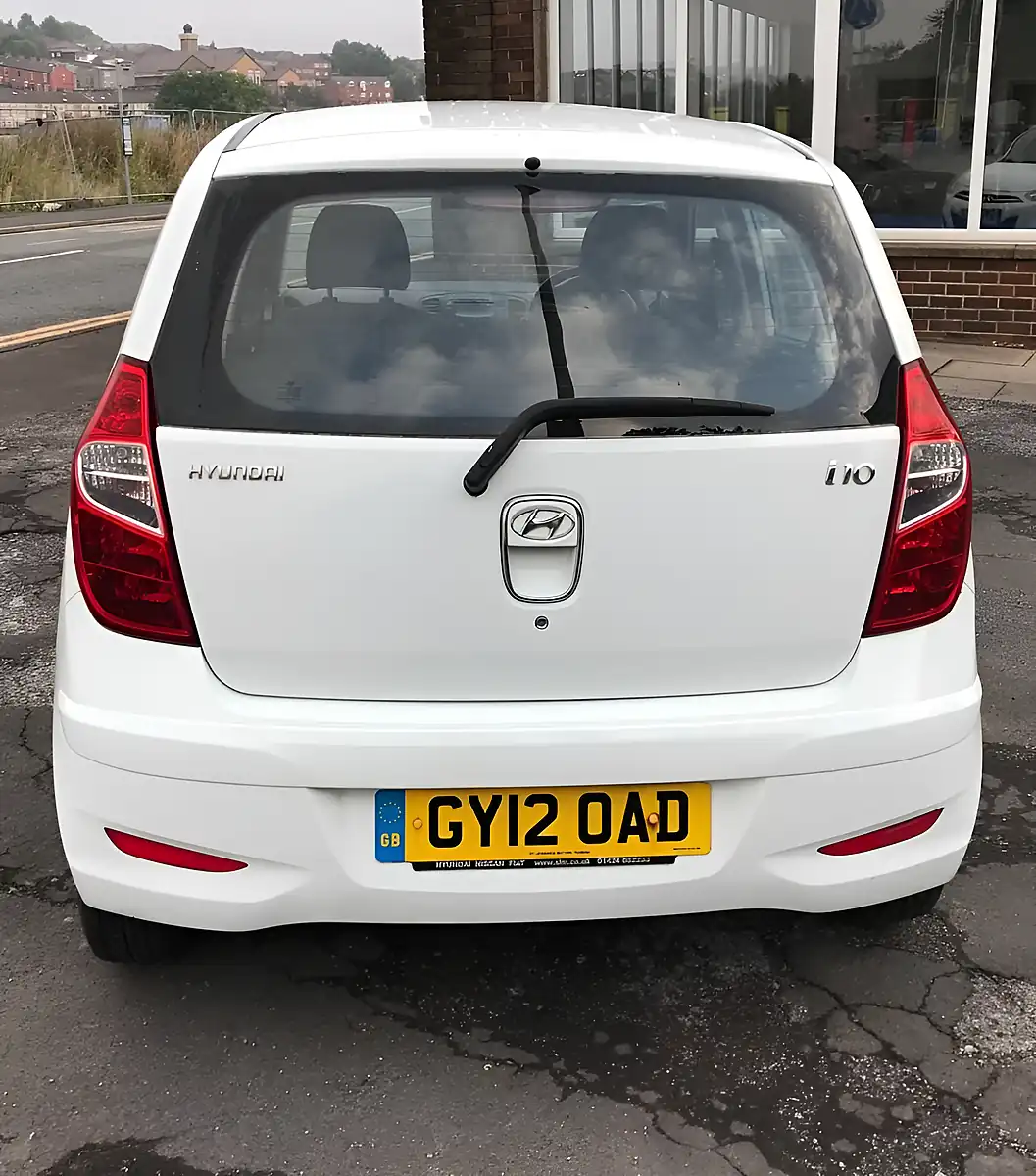 Used 2012 Hyundai I10 Classic White - Interior and Exterior details 7