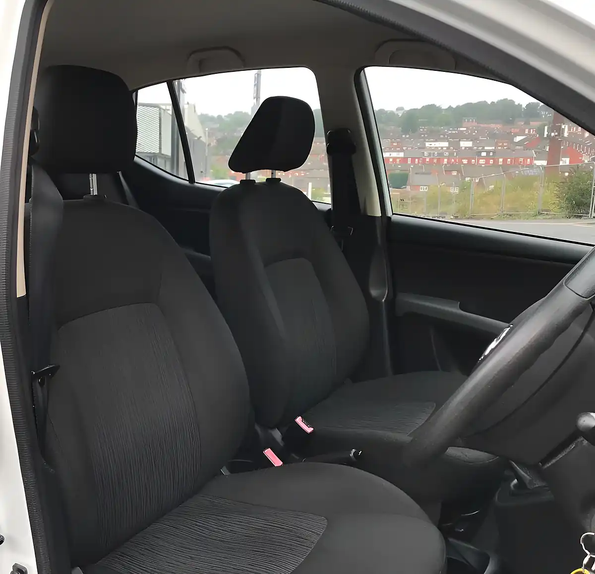 Used 2012 Hyundai I10 Classic White - Interior and Exterior details 9
