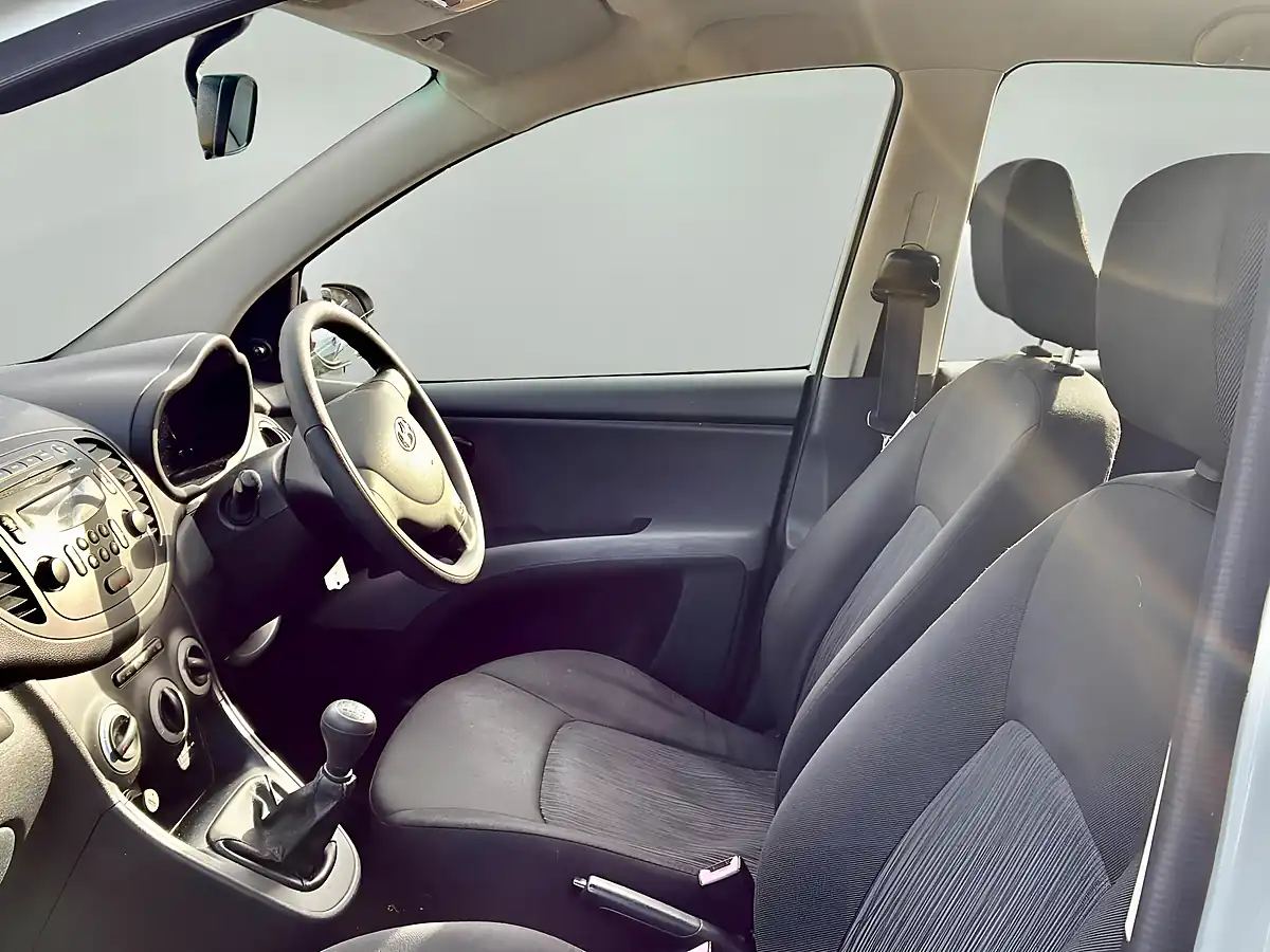 Used 2012 Hyundai I10 Classic White - Interior and Exterior details 10