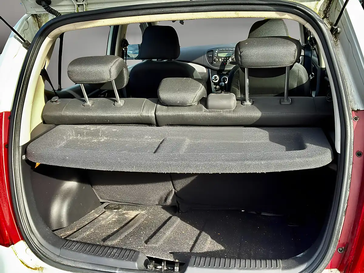 Used 2012 Hyundai I10 Classic White - Interior and Exterior details 4