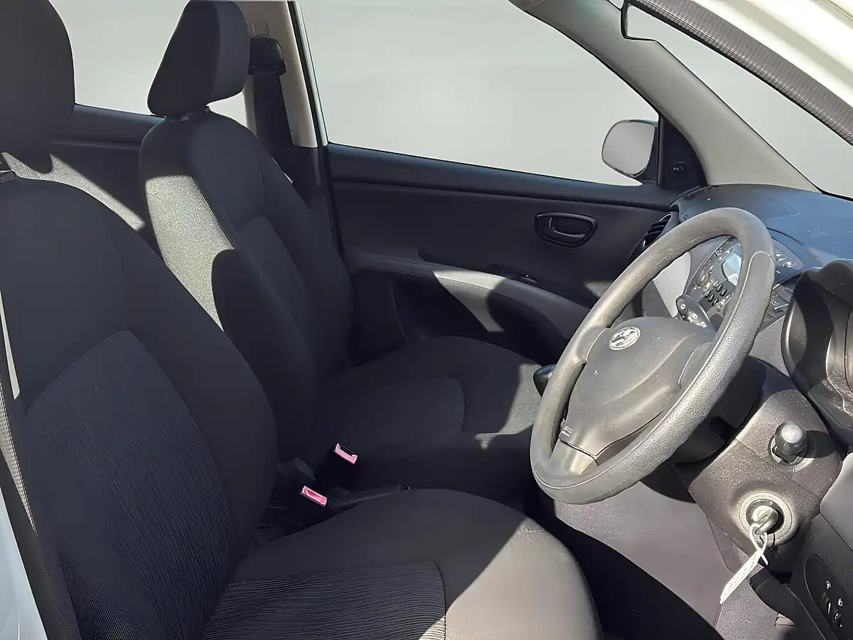 Used 2012 Hyundai I10 Classic White - Interior and Exterior details 6