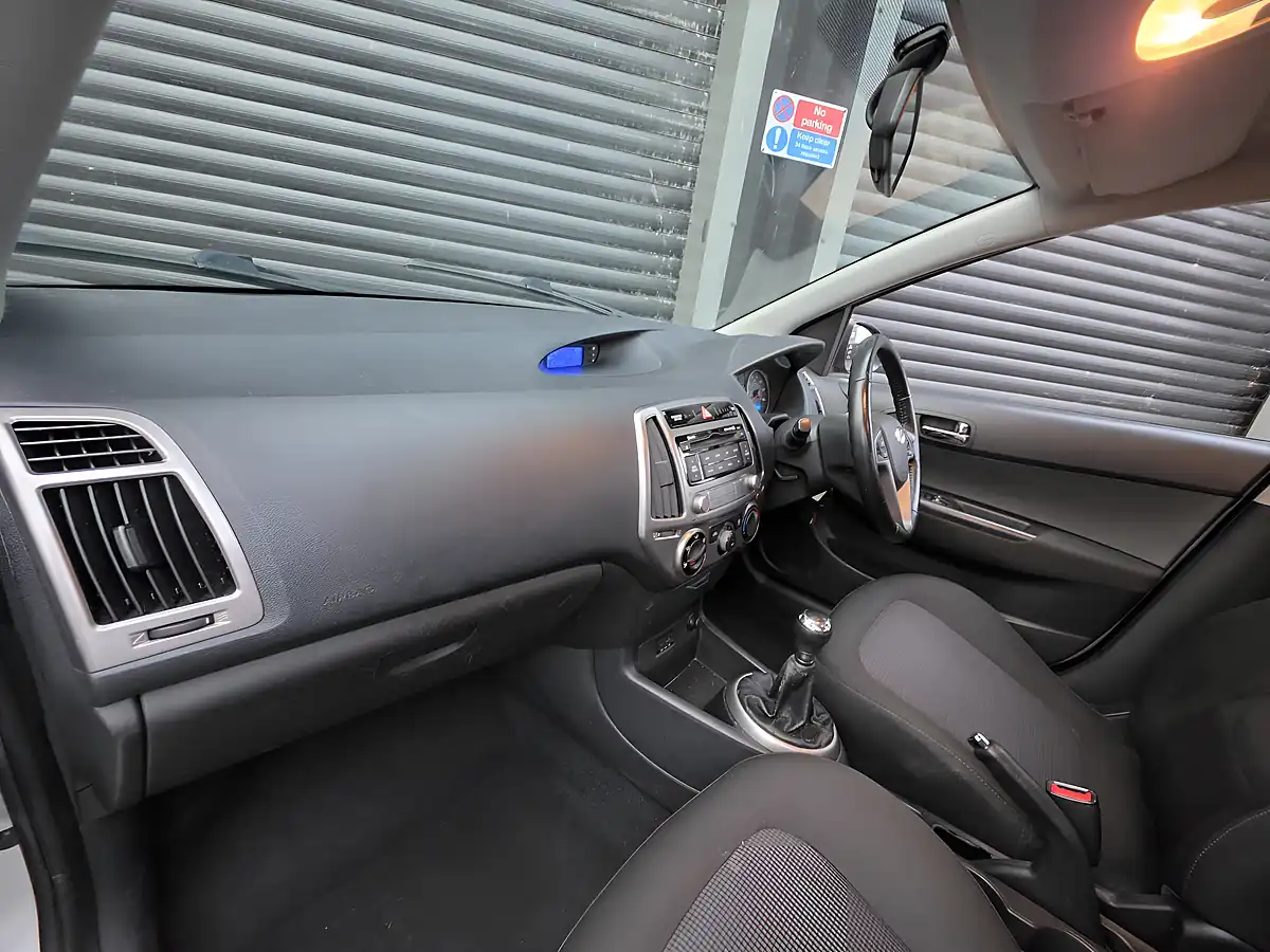 Used 2012 Hyundai I20 Active Silver - Interior and Exterior details 10