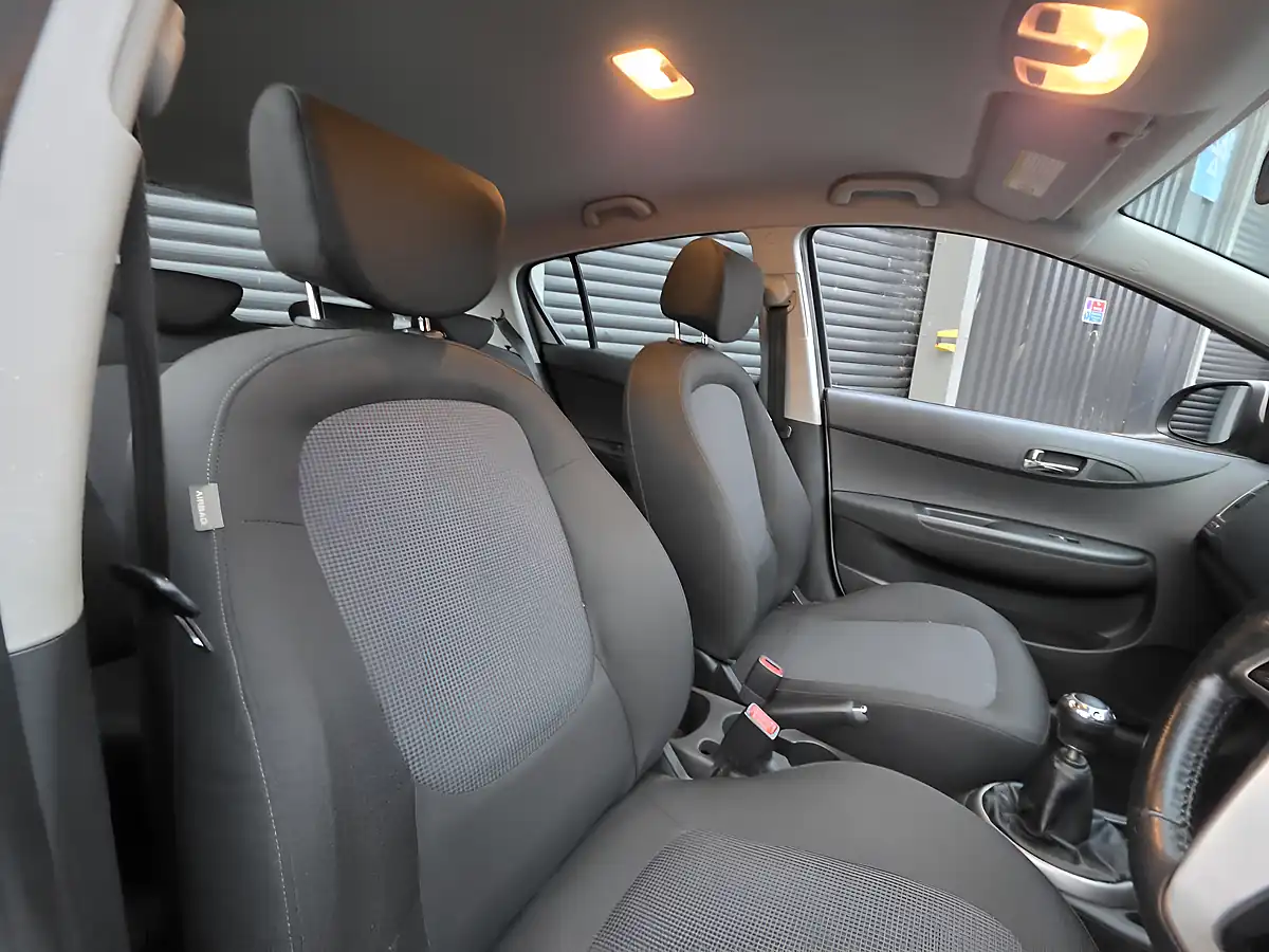 Used 2012 Hyundai I20 Active Silver - Interior and Exterior details 5