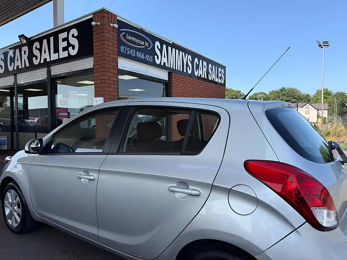 Used 2012 Hyundai i20 Active Silver - Interior and Exterior details 11