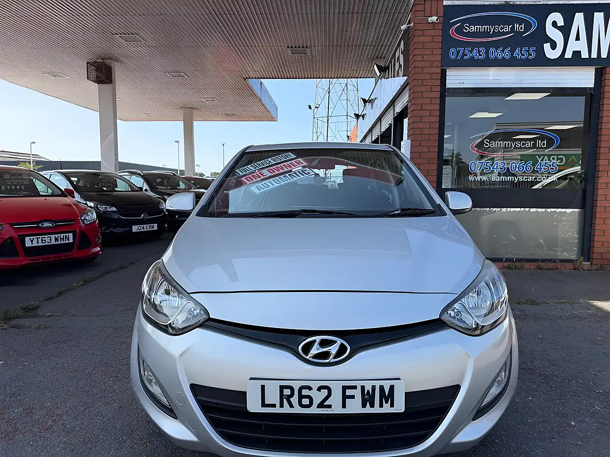 Used 2012 Hyundai i20 Active Silver - Interior and Exterior details 3