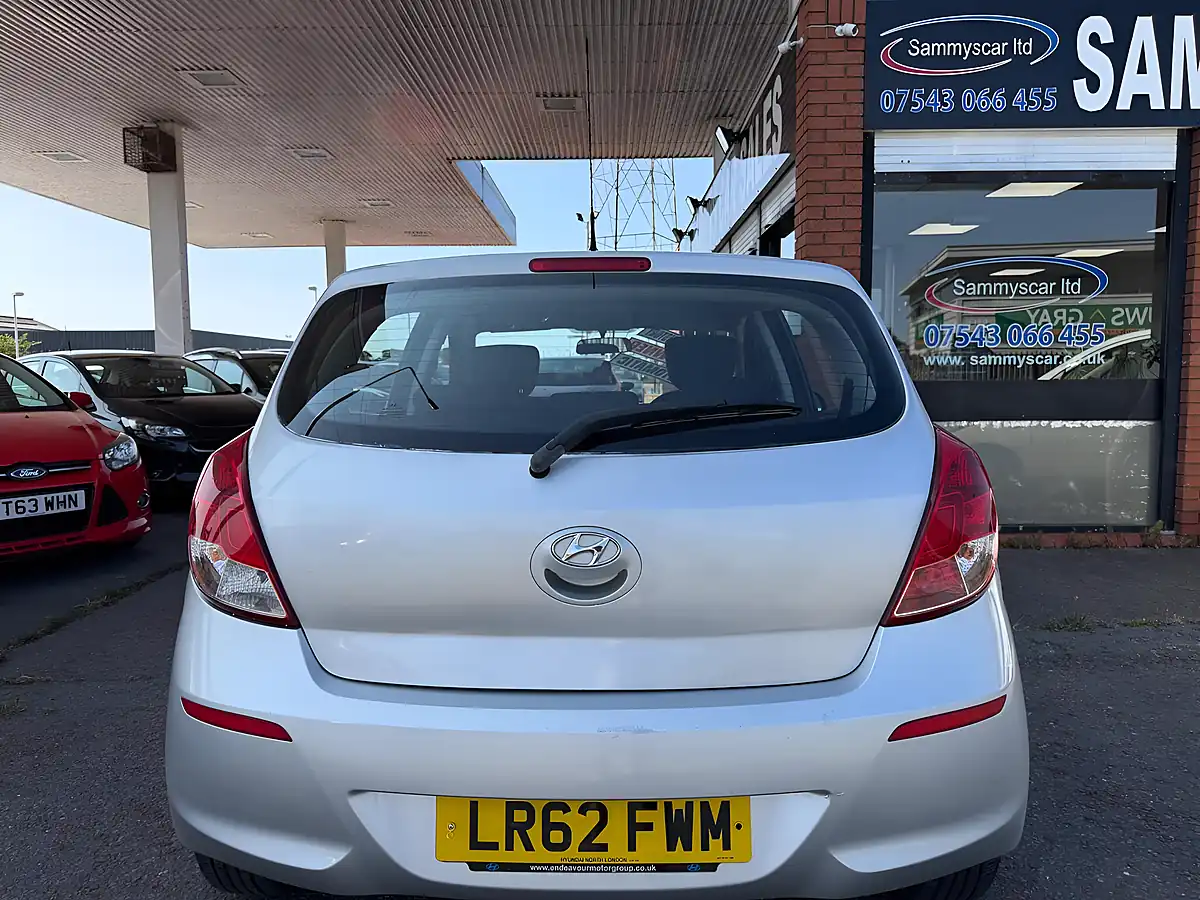 Used 2012 Hyundai i20 Active Silver - Interior and Exterior details 4