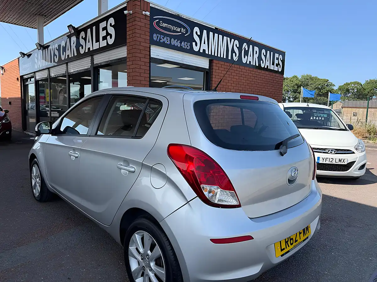 Used 2012 Hyundai i20 Active Silver - Interior and Exterior details 5