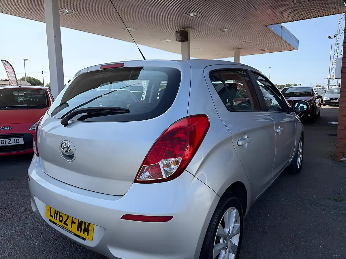 Used 2012 Hyundai i20 Active Silver - Interior and Exterior details 6