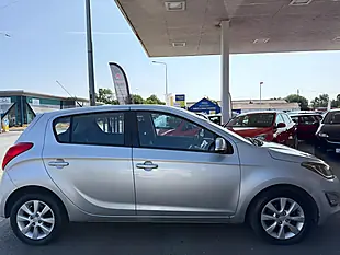 Used 2012 Hyundai i20 Active Silver - Interior and Exterior details 8