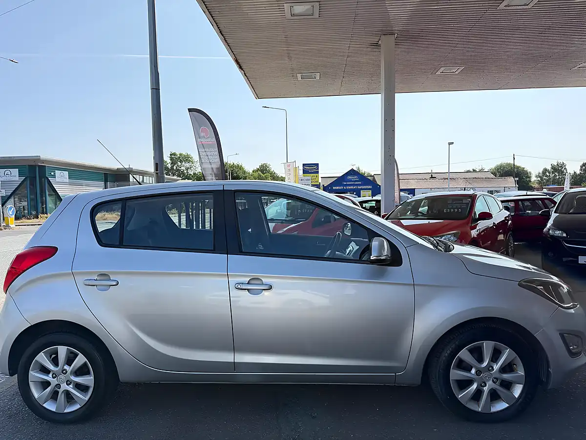 Used 2012 Hyundai i20 Active Silver - Interior and Exterior details 8