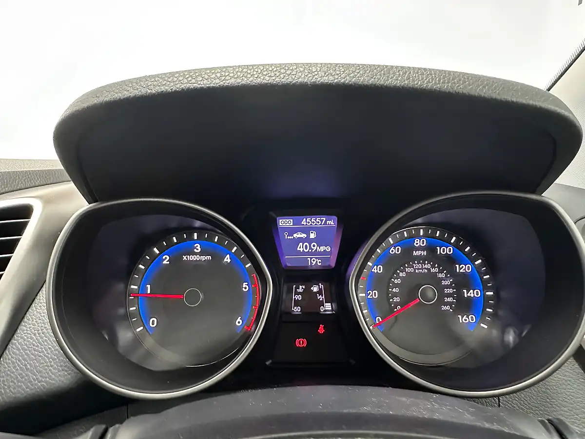 Used 2012 Hyundai I30 Blue Drive Active Creamy White - Interior and Exterior details 15