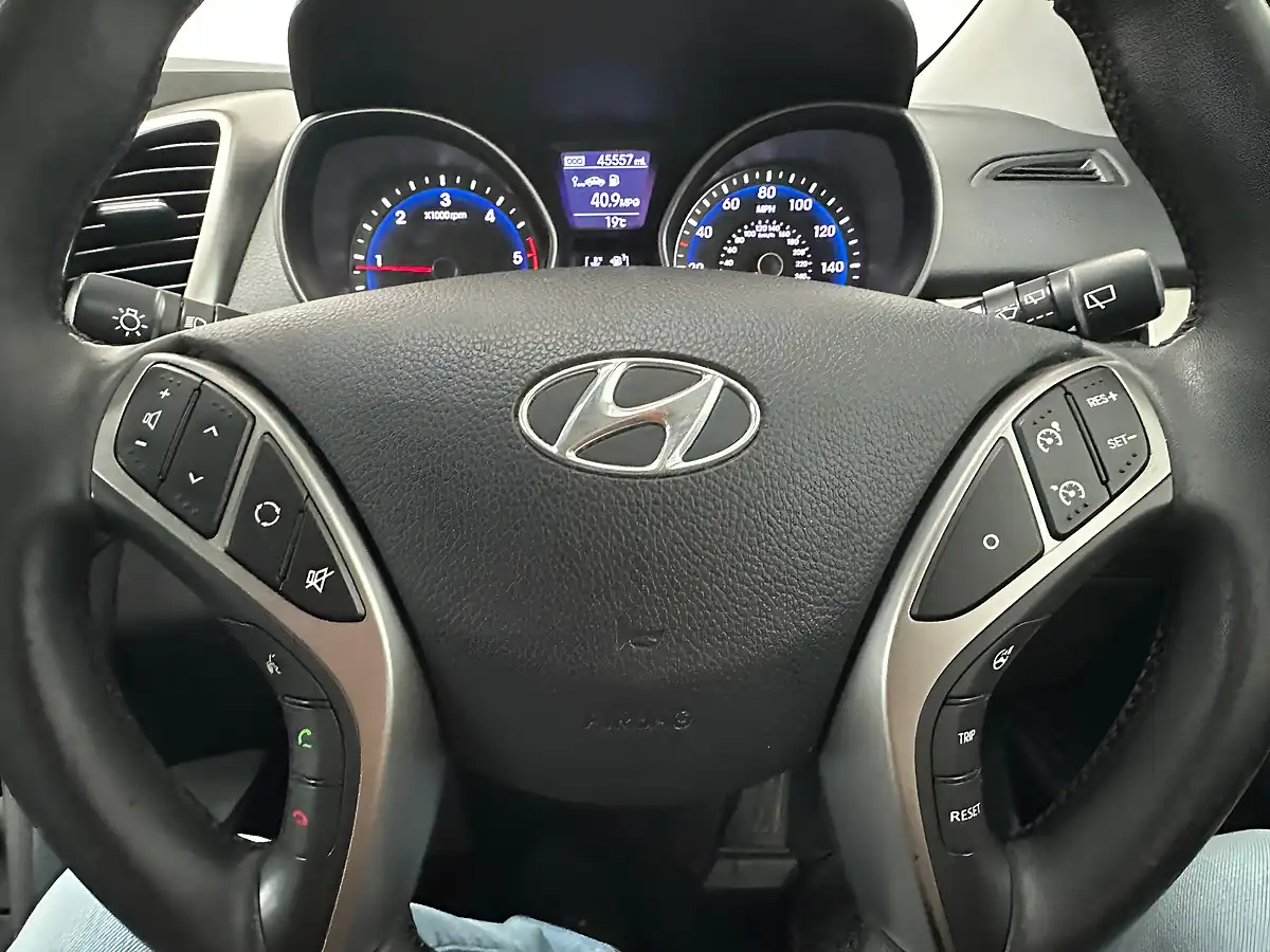 Used 2012 Hyundai I30 Blue Drive Active Creamy White - Interior and Exterior details 16