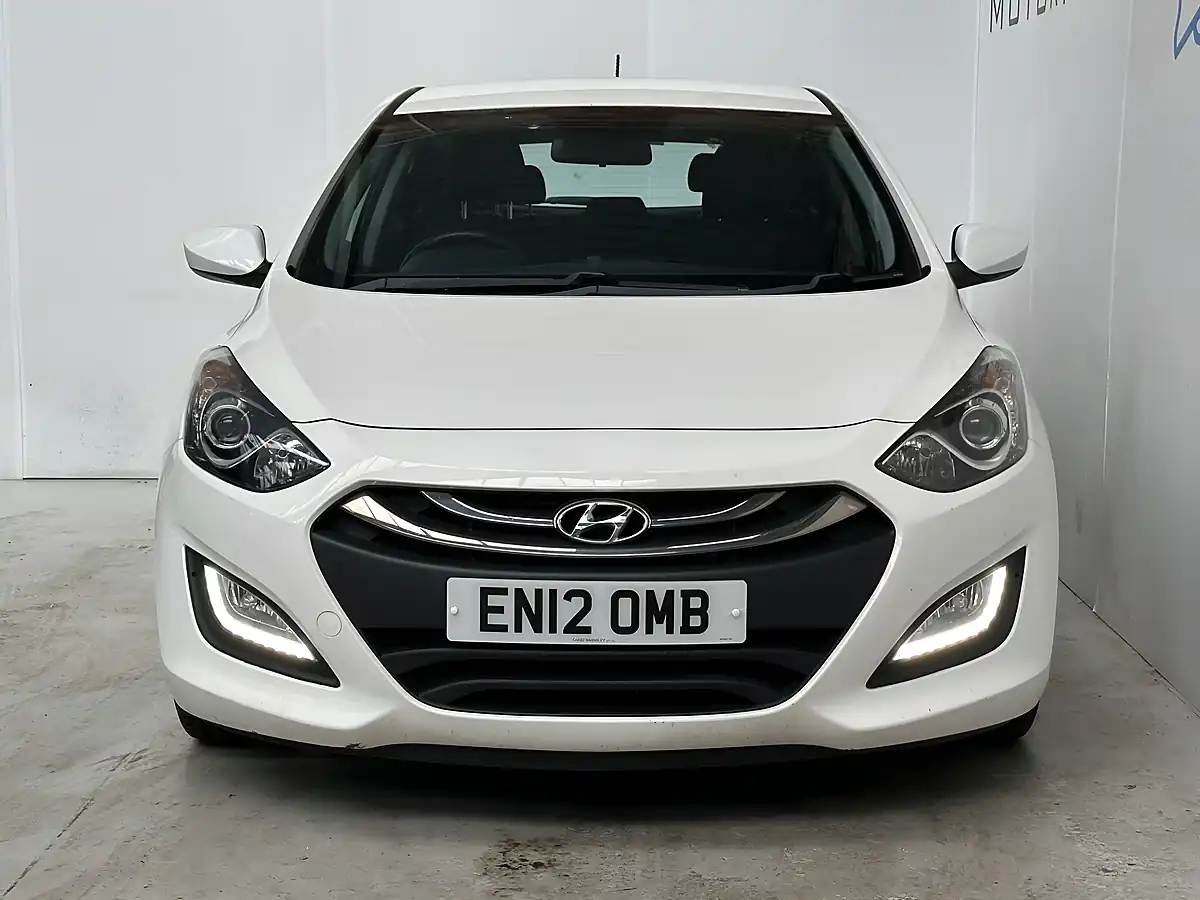 Used 2012 Hyundai I30 Blue Drive Active Creamy White - Interior and Exterior details 2