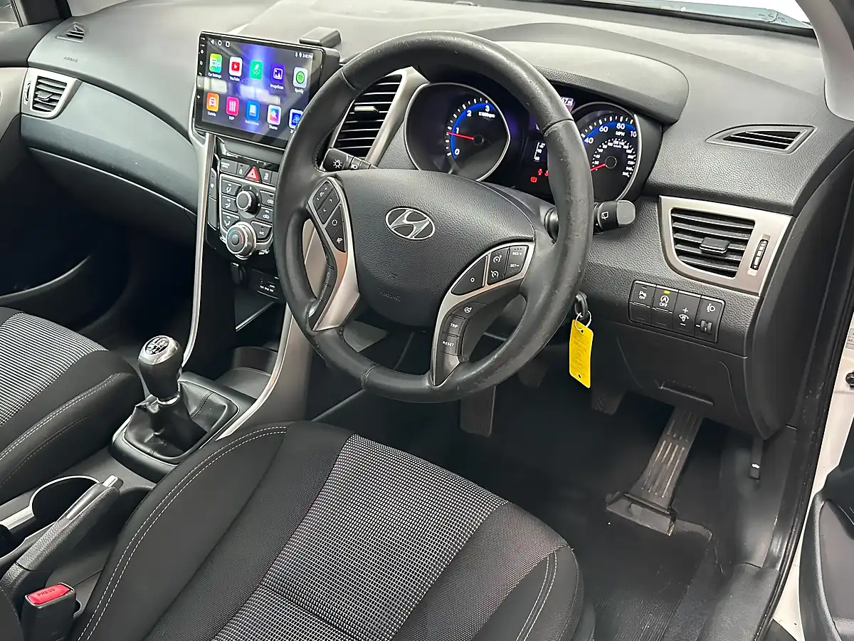 Used 2012 Hyundai I30 Blue Drive Active Creamy White - Interior and Exterior details 3