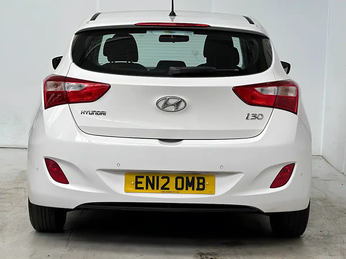 Used 2012 Hyundai I30 Blue Drive Active Creamy White - Interior and Exterior details 5