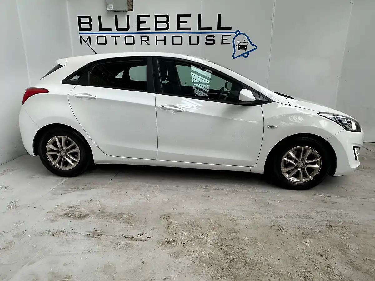 Used 2012 Hyundai I30 Blue Drive Active Creamy White - Interior and Exterior details 7