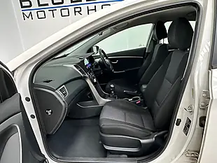 Used 2012 Hyundai I30 Blue Drive Active Creamy White - Interior and Exterior details 9