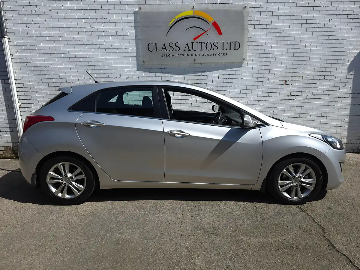 Used 2012 Hyundai I30 Blue Drive Style Silver - Interior and Exterior details 10