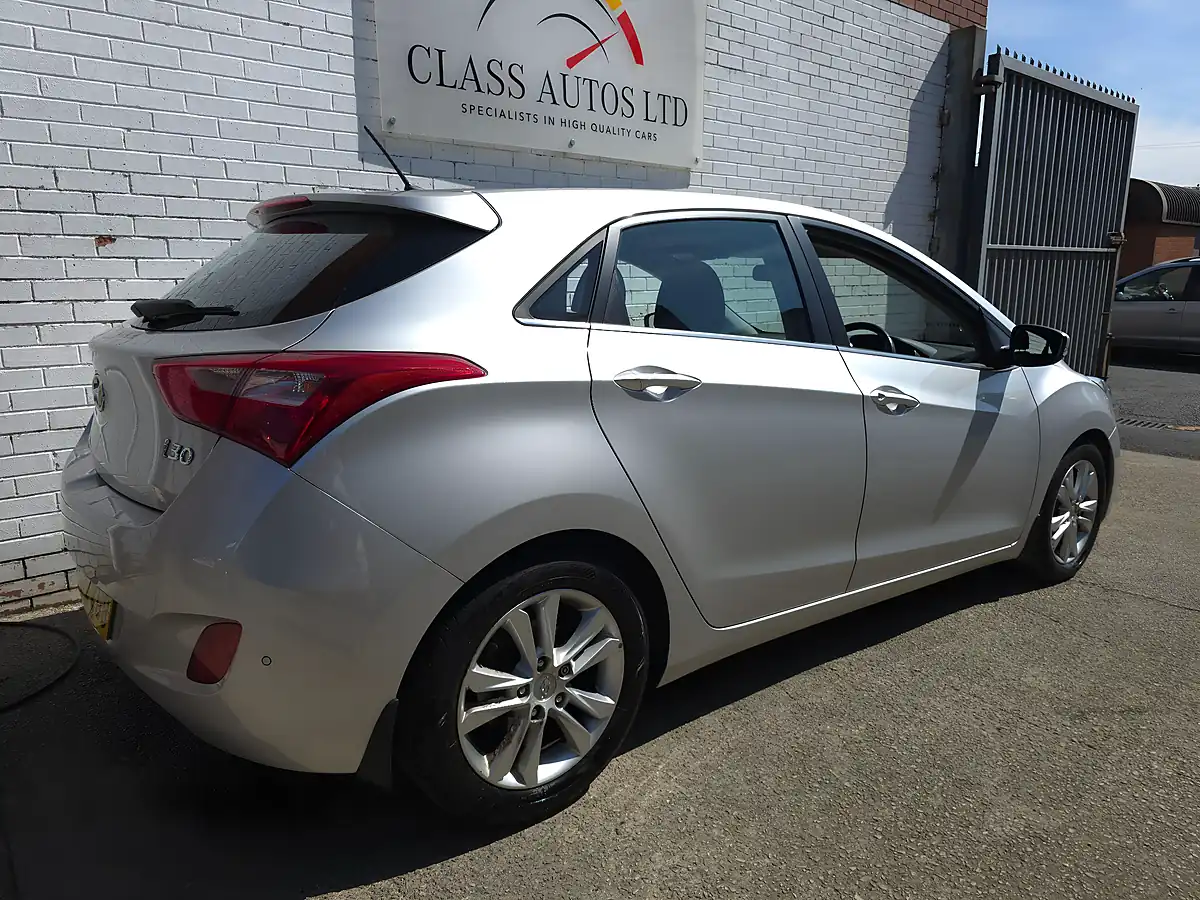 Used 2012 Hyundai I30 Blue Drive Style Silver - Interior and Exterior details 11