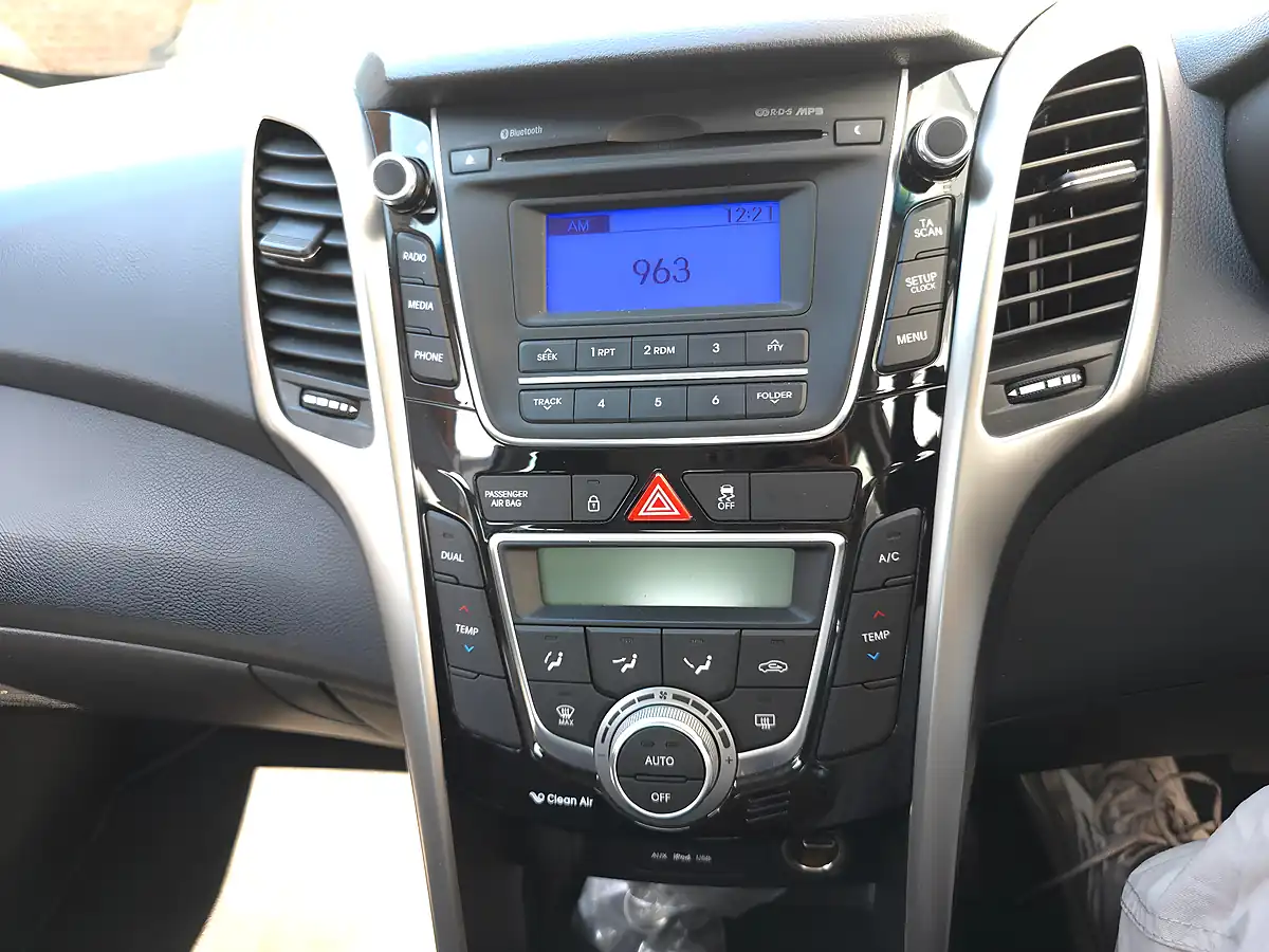 Used 2012 Hyundai I30 Blue Drive Style Silver - Interior and Exterior details 17