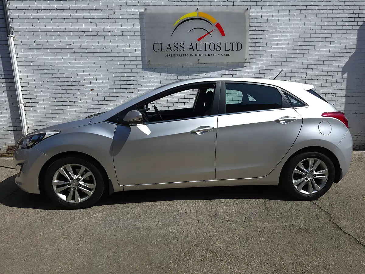 Used 2012 Hyundai I30 Blue Drive Style Silver - Interior and Exterior details 8