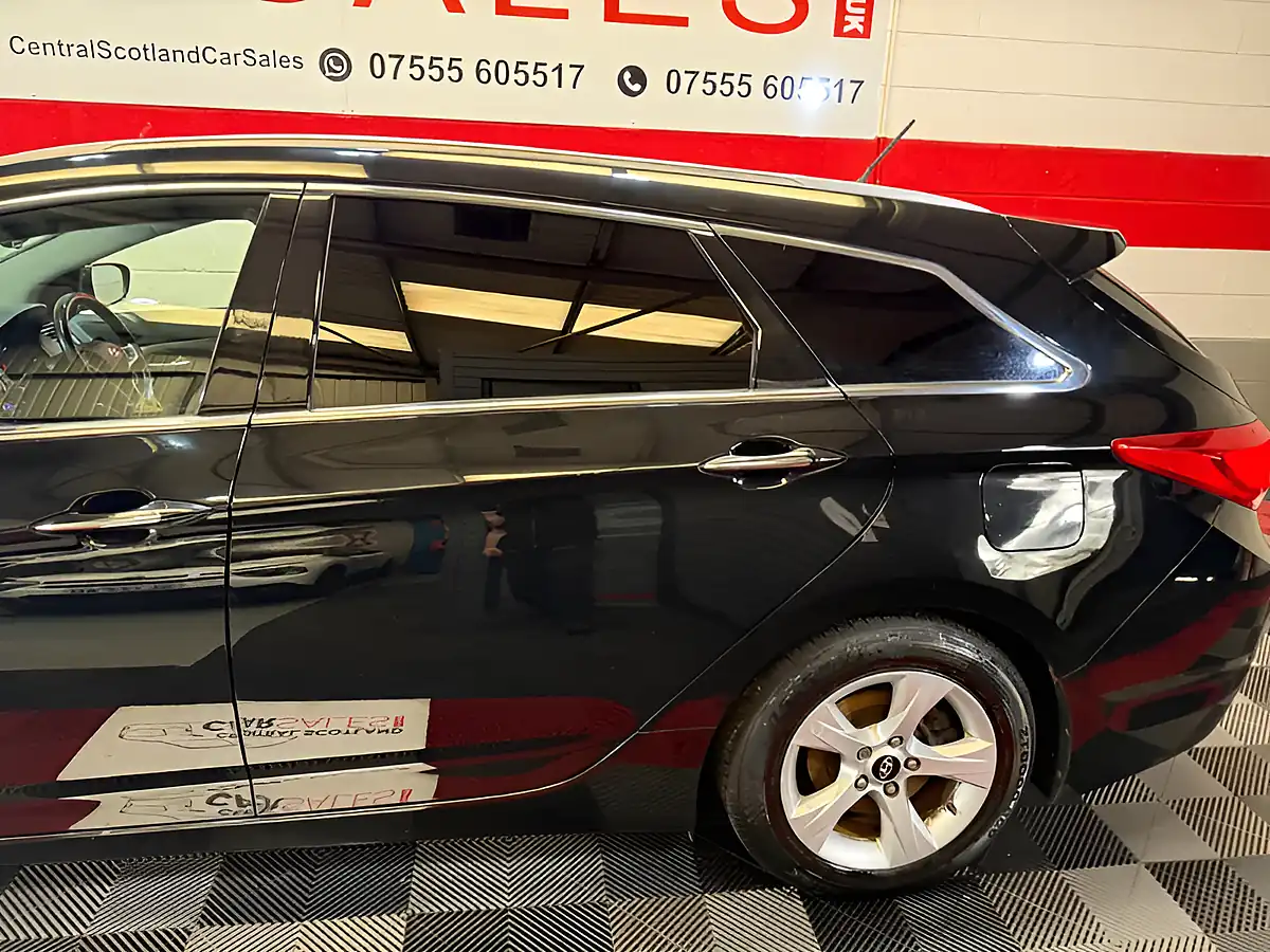 Used 2012 Hyundai i40 Style Black - Interior and Exterior details 10