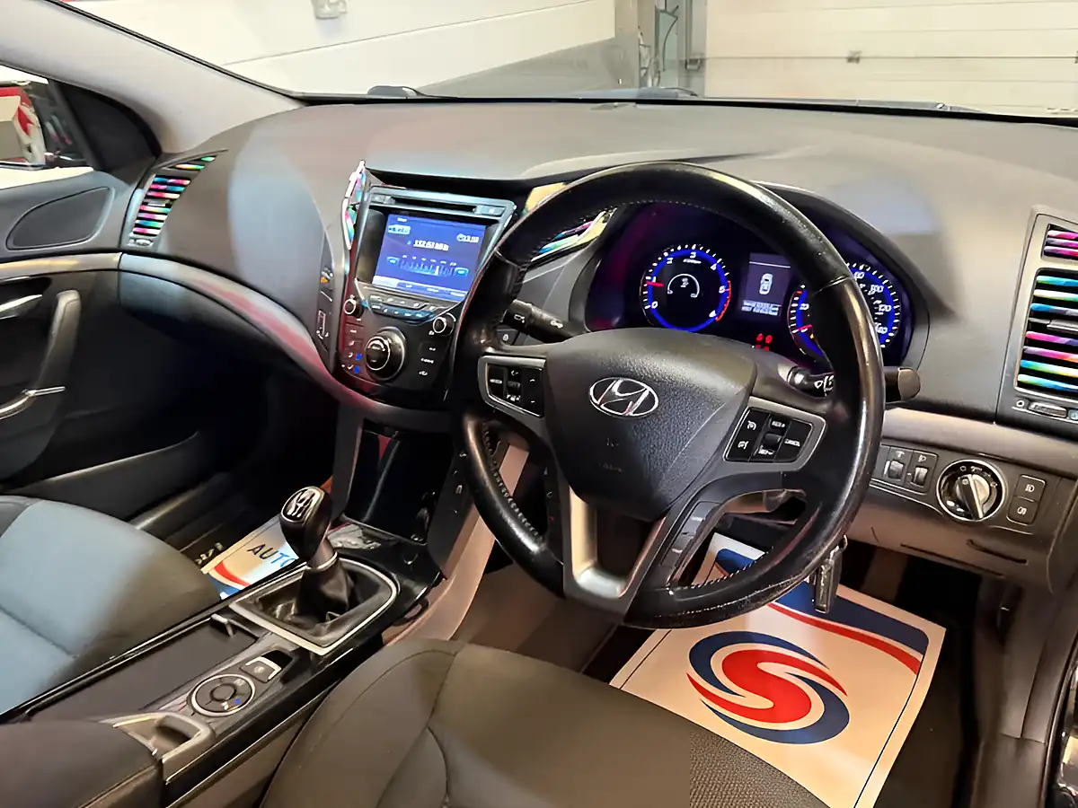 Used 2012 Hyundai i40 Style Black - Interior and Exterior details 13