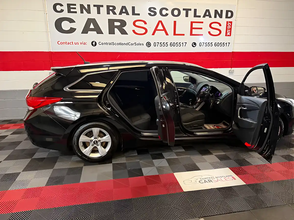 Used 2012 Hyundai i40 Style Black - Interior and Exterior details 9