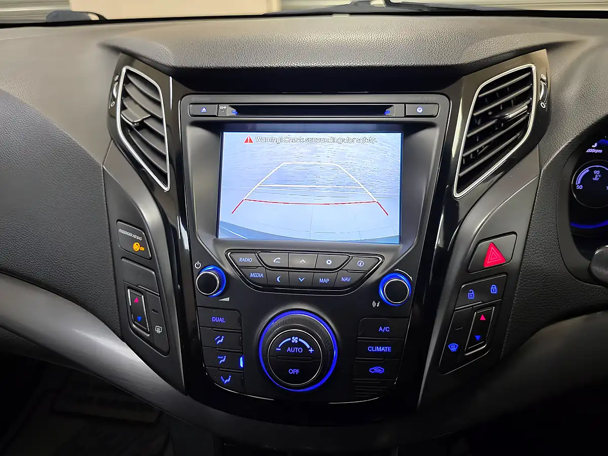 Used 2012 Hyundai i40 Style Silver - Interior and Exterior details 8