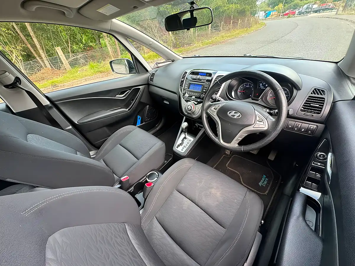 Used 2012 Hyundai IX20 Active Black - Interior and Exterior details 11
