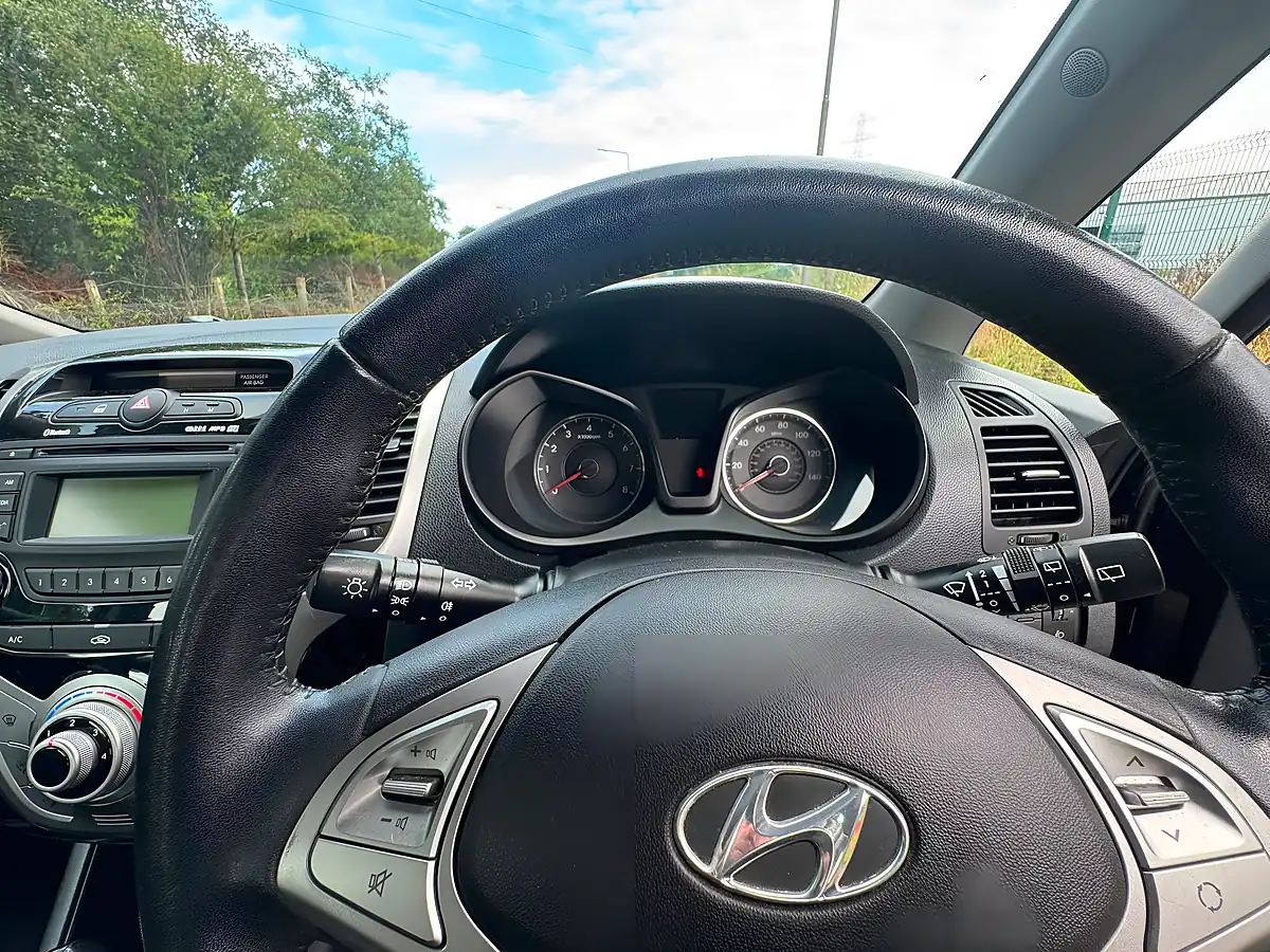 Used 2012 Hyundai IX20 Active Black - Interior and Exterior details 16