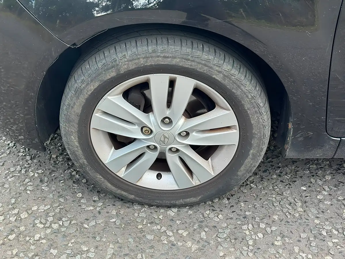 Used 2012 Hyundai IX20 Active Black - Interior and Exterior details 18