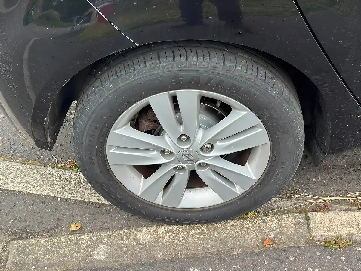 Used 2012 Hyundai IX20 Active Black - Interior and Exterior details 19