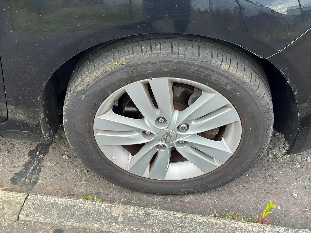 Used 2012 Hyundai IX20 Active Black - Interior and Exterior details 20