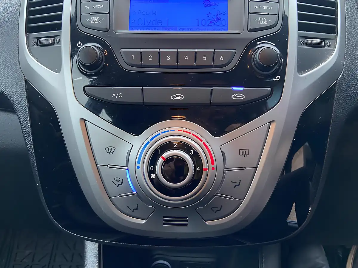 Used 2012 Hyundai Ix20 Active Blue - Interior and Exterior details 18