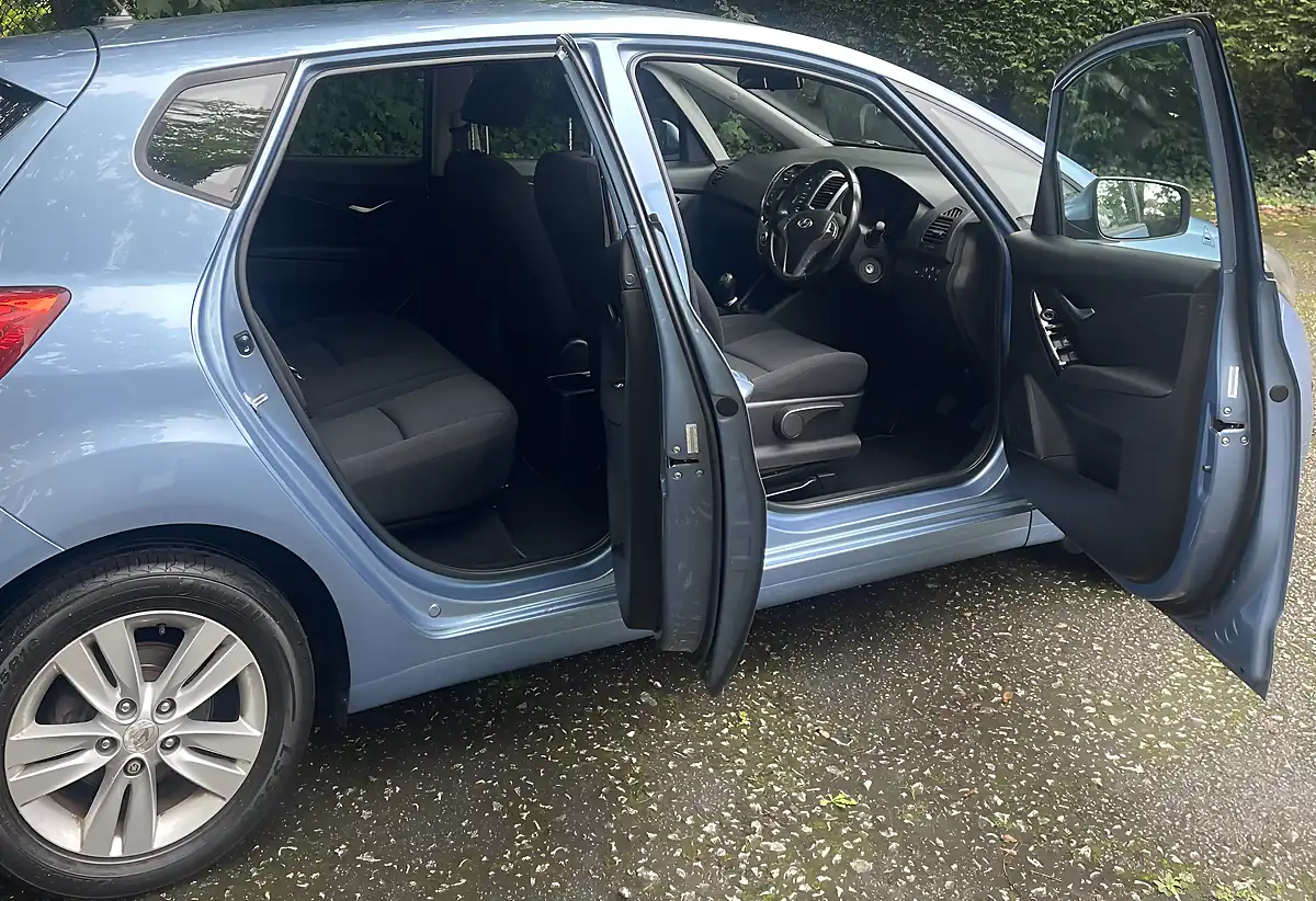 Used 2012 Hyundai ix20 Active Blue - Interior and Exterior details 7