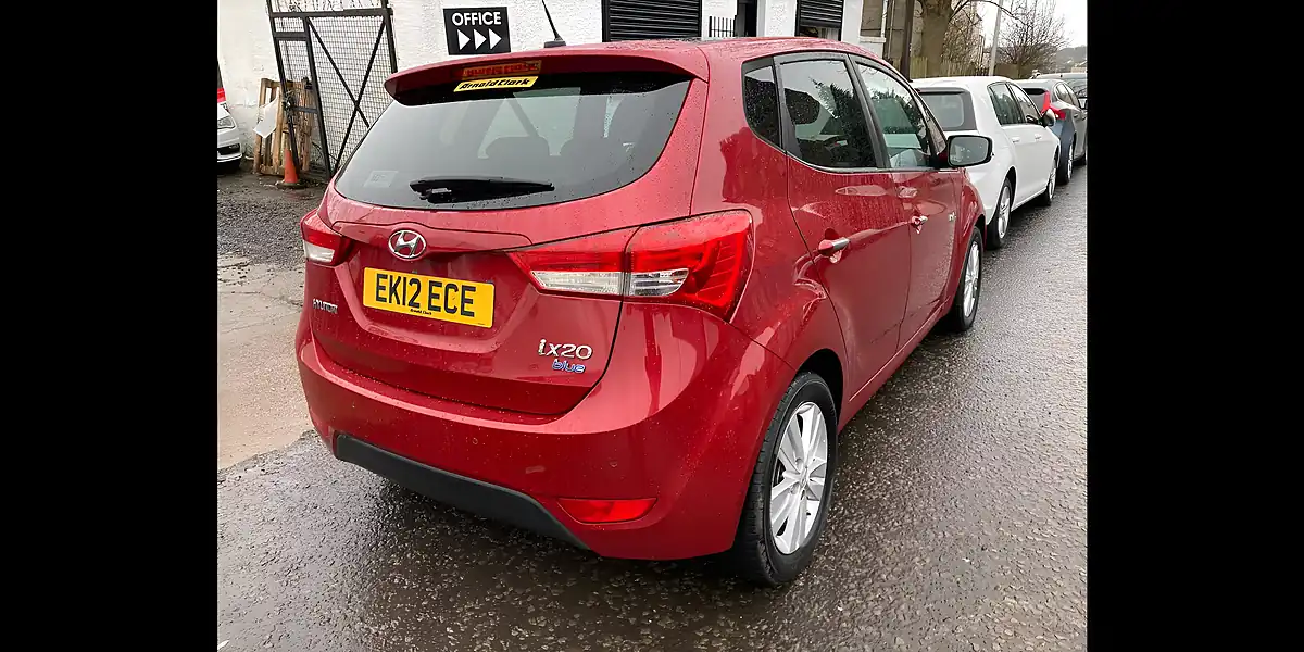 Used 2012 Hyundai IX20 Style Red - Interior and Exterior details 10